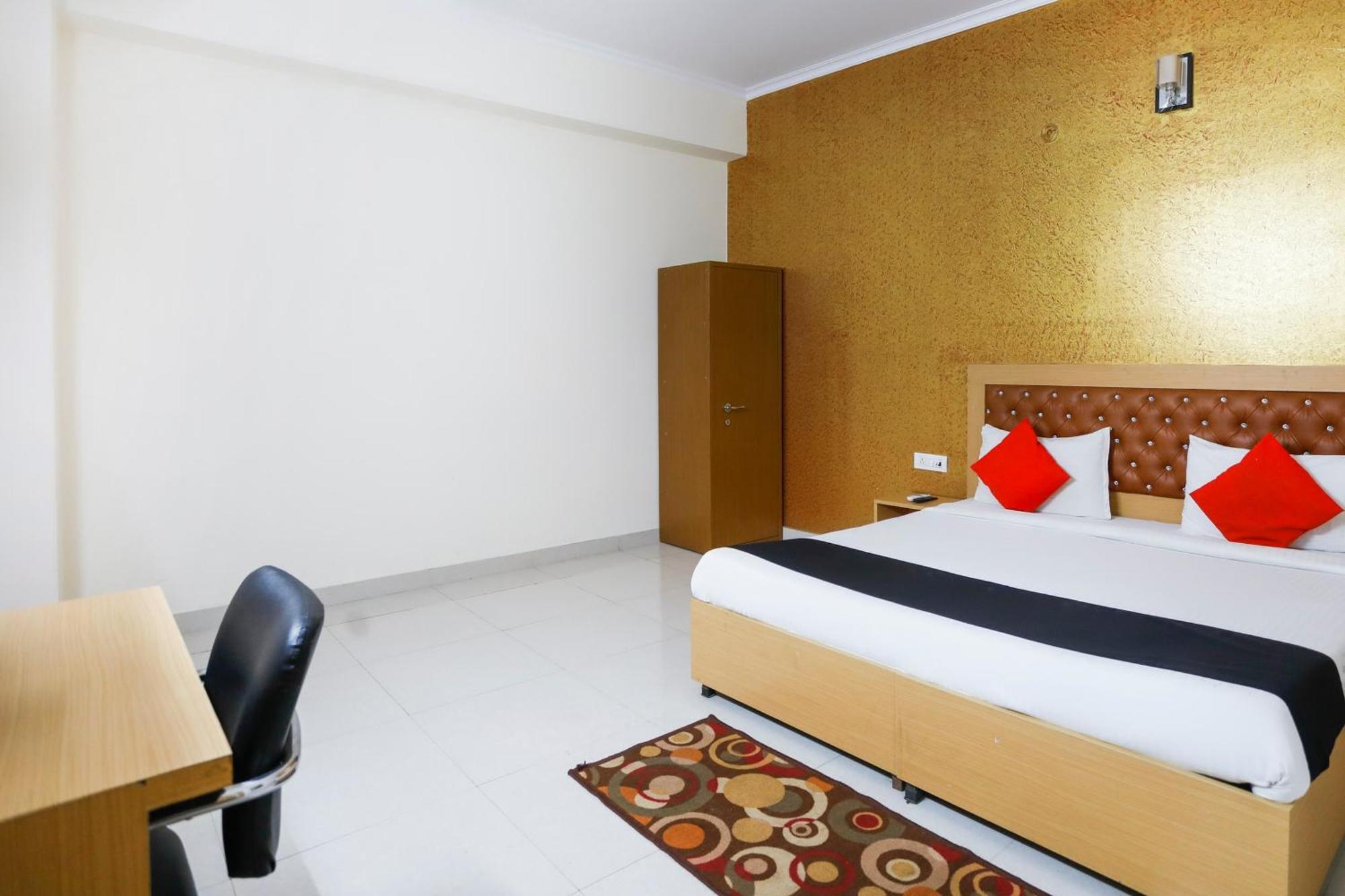 Diamond Imperial Hotel Noida Exterior foto