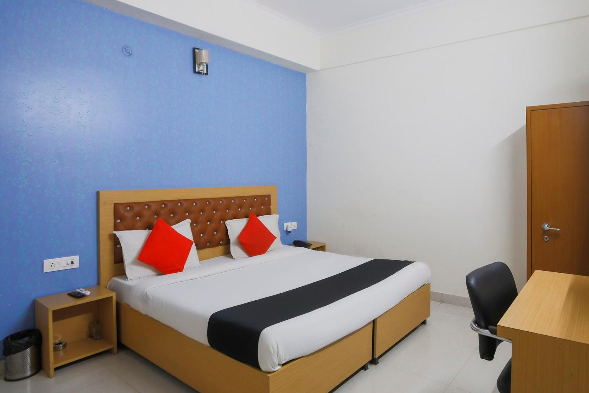 Diamond Imperial Hotel Noida Exterior foto