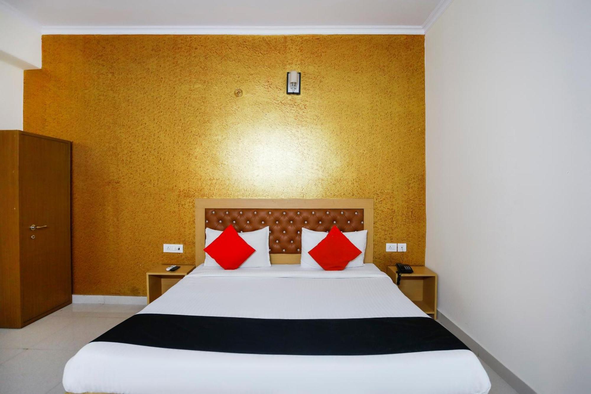 Diamond Imperial Hotel Noida Exterior foto