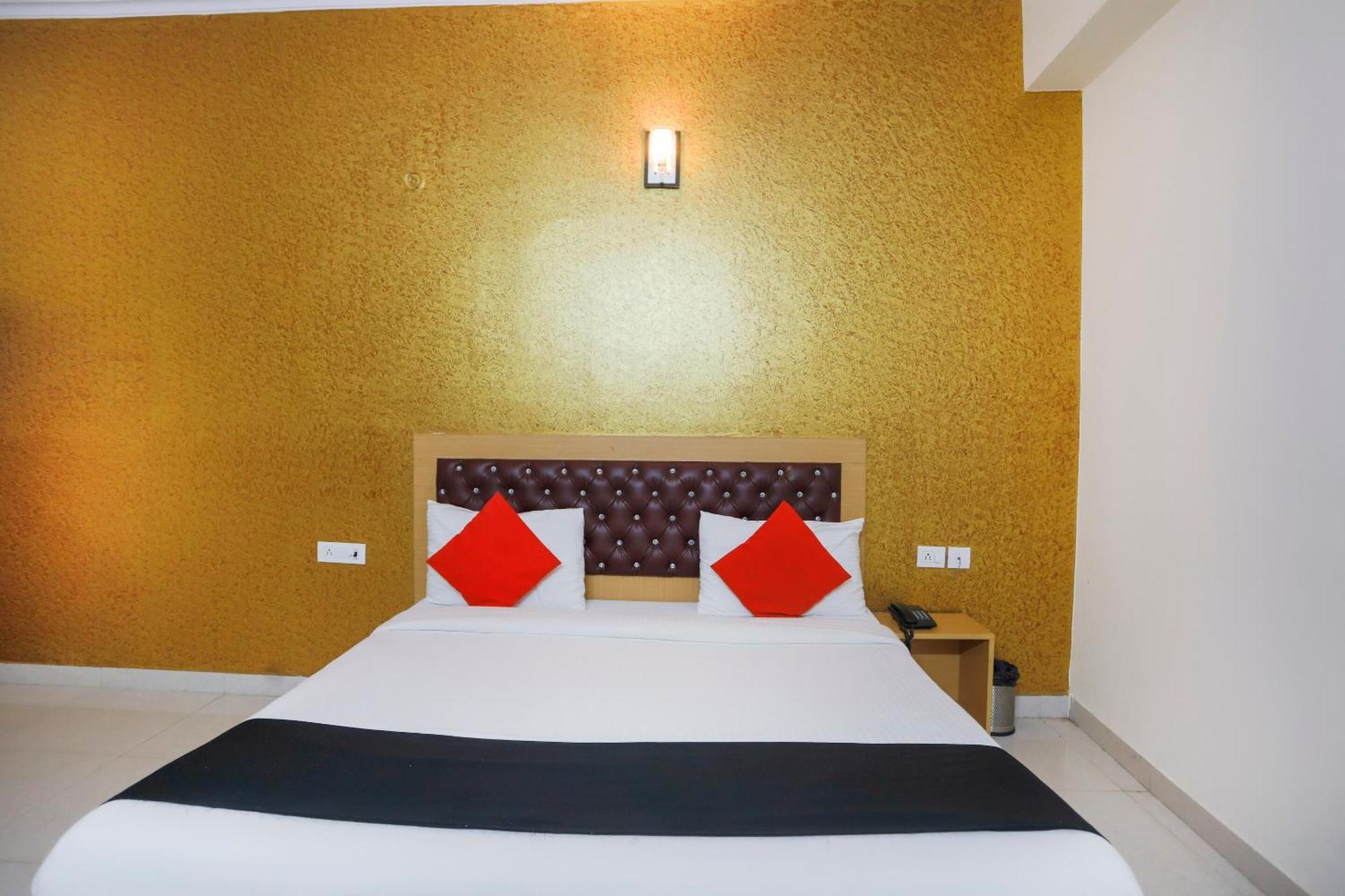 Diamond Imperial Hotel Noida Exterior foto
