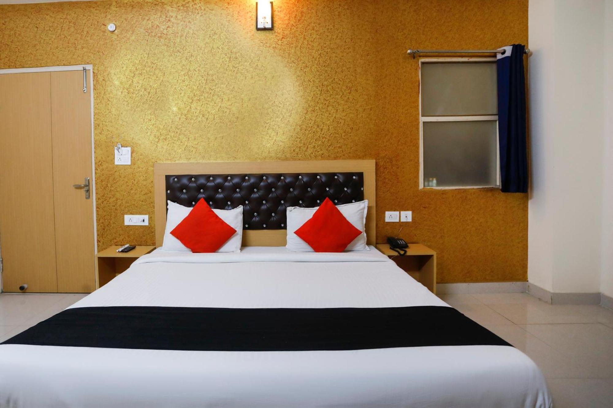 Diamond Imperial Hotel Noida Exterior foto